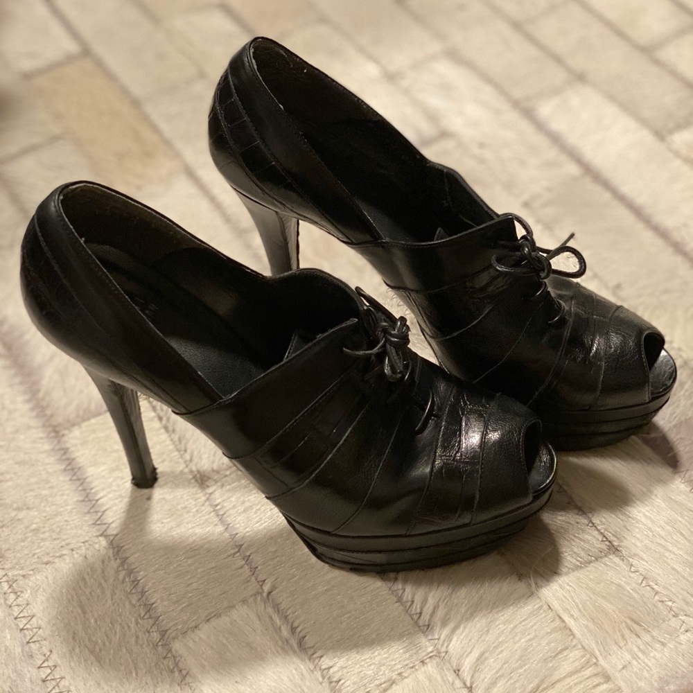 Stuart Weitzman Shoes - Picture 2 of 8